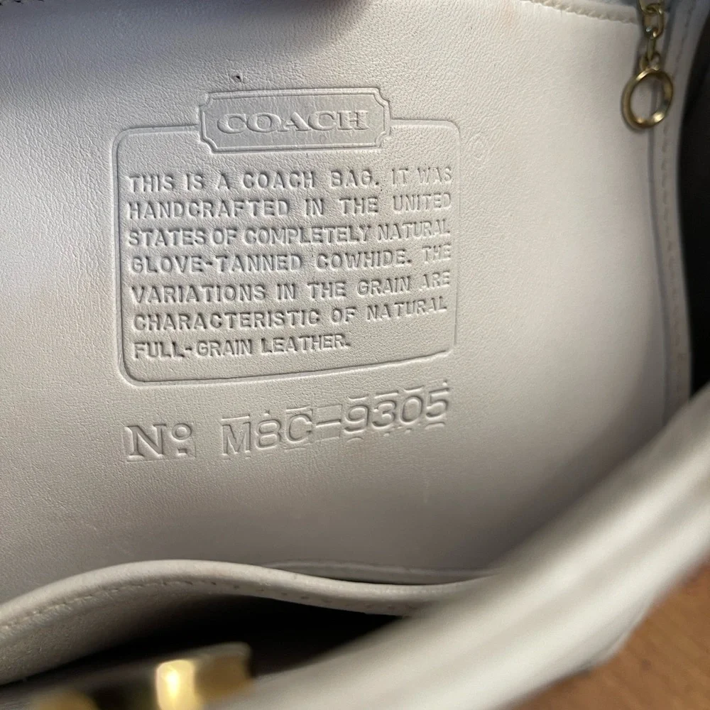 Coach Y2K Glovetanned CreamTote Bag with Gold Tag Accents - Picture 2 of 7